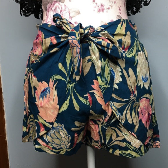Gypsies & Moondust Pants - Gypsies & Moondust floral flowy shorts medium